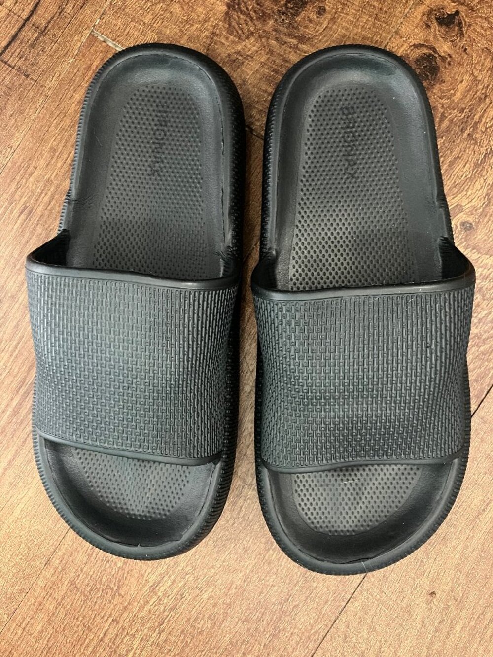 Bronax Slides - Black - New with tags